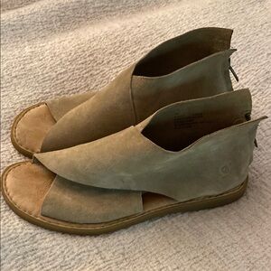Born IWA taupe suede sandals size 8